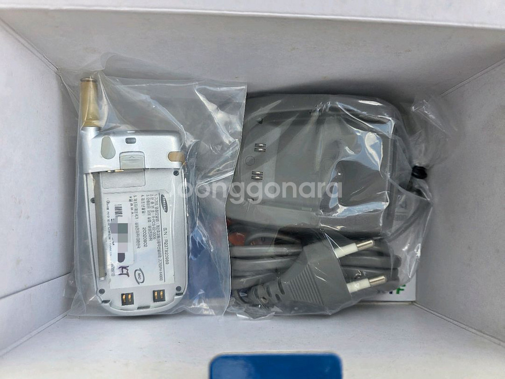 고전) 삼성 애니콜 땡큐폰 새제품(최초 40화음 폴더폰) 팝니다.--3