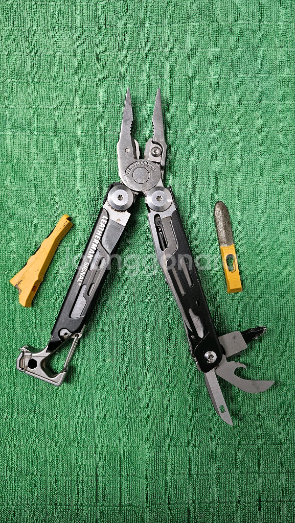 레더맨 시그널 판매합니다--0