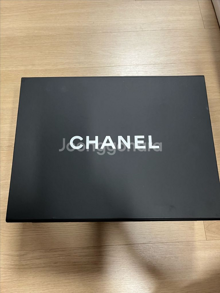 샤넬 클래식 미듐 은장 판매합니다.--0