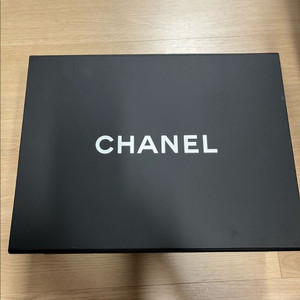 샤넬 클래식 미듐 은장 판매합니다.