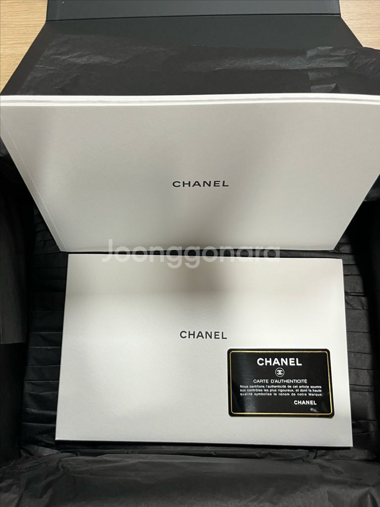 샤넬 클래식 미듐 은장 판매합니다.--2