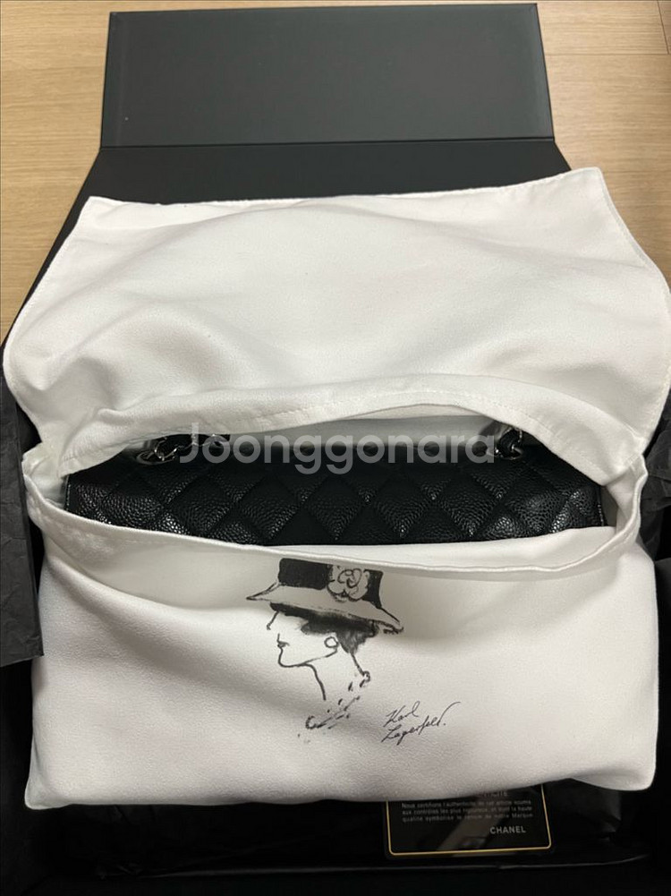 샤넬 클래식 미듐 은장 판매합니다.--3