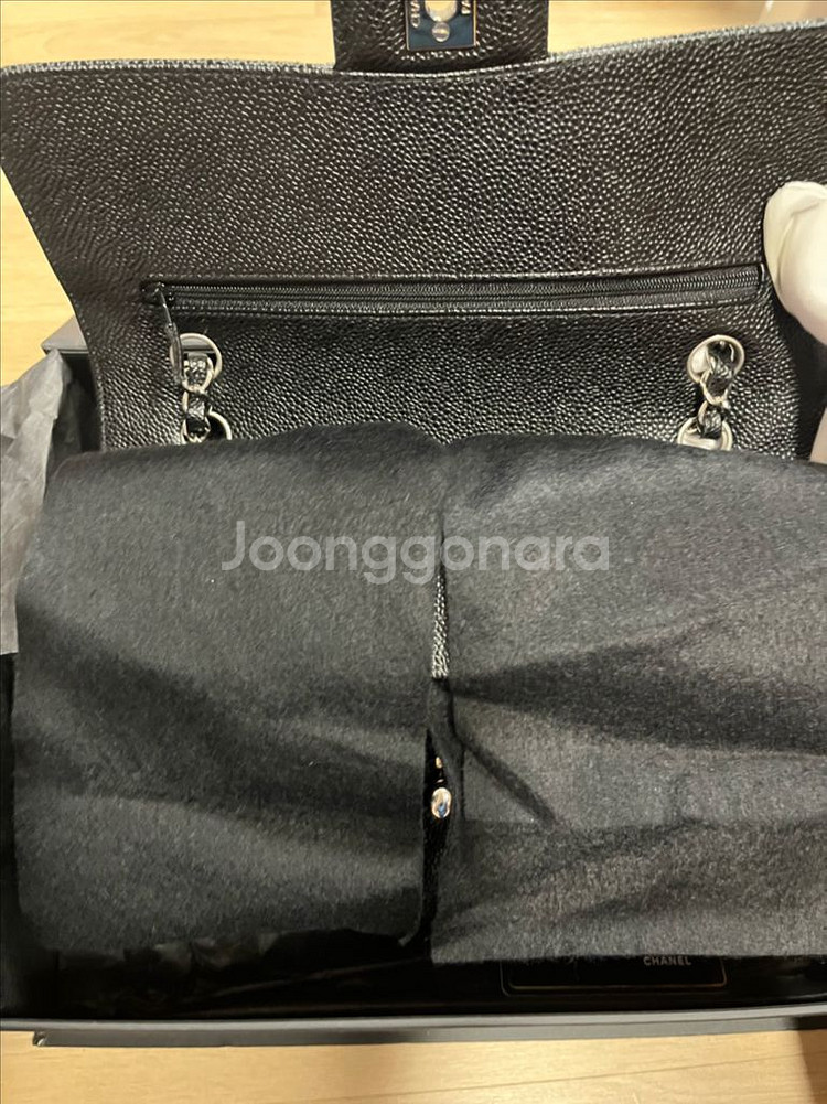 샤넬 클래식 미듐 은장 판매합니다.--6