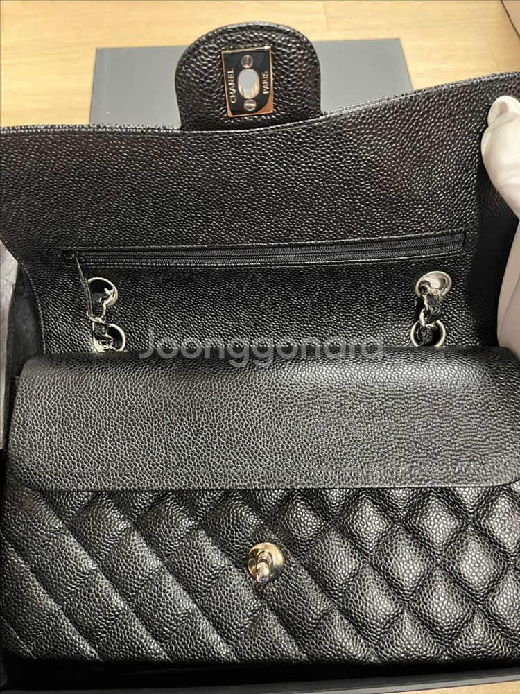 샤넬 클래식 미듐 은장 판매합니다.--8