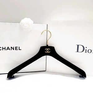 샤넬 벨벳 옷걸이
