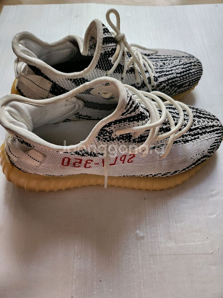 정품 해외직구판 아디다스 이지부스트 지브라 260ㅡ265사이즈--1
