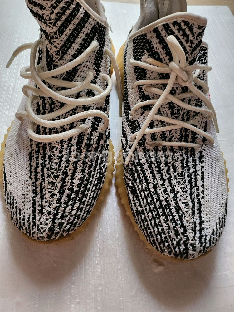 정품 해외직구판 아디다스 이지부스트 지브라 260ㅡ265사이즈--2