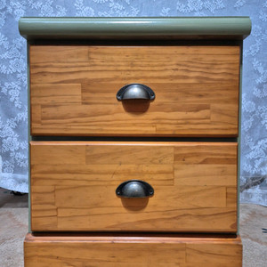 빈티지 그린 2단 협탁