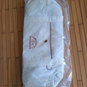 라코스테x스타벅스 멀티플백 아이보리 새상품