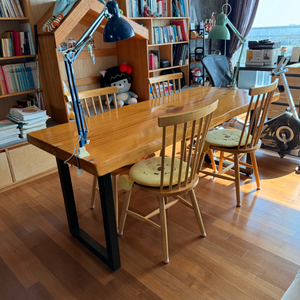 스타벅스 우드슬랩 테이블