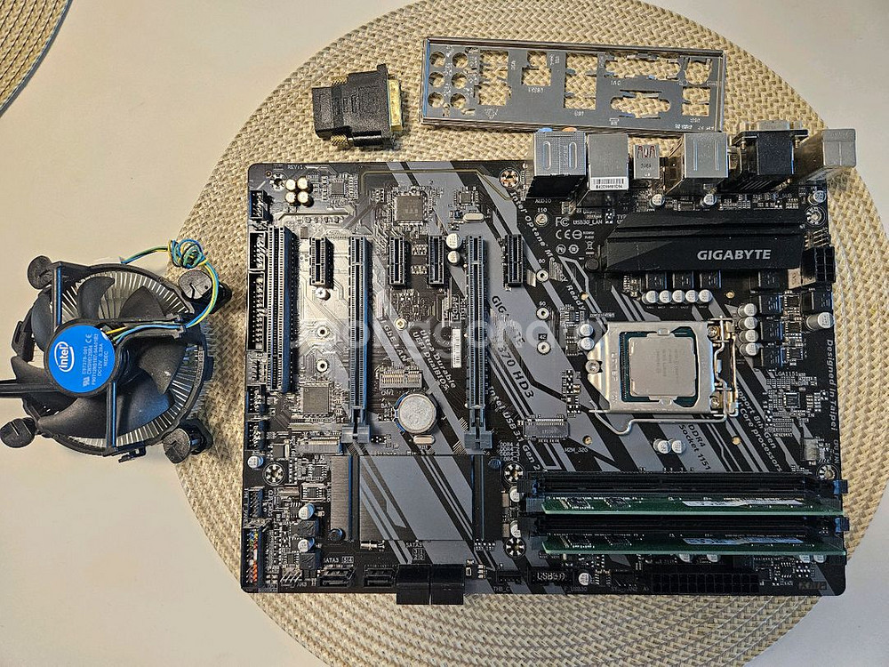 기가바이트 H370 메인보드 + i7-8700 + 8G Ram--0