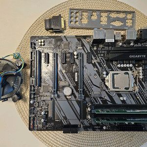 기가바이트 H370 메인보드 + i7-8700 + 8G Ram