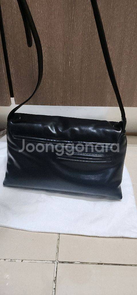 스탠드오일 패딩 플러피 크로스백/토리버치 카메라백--7