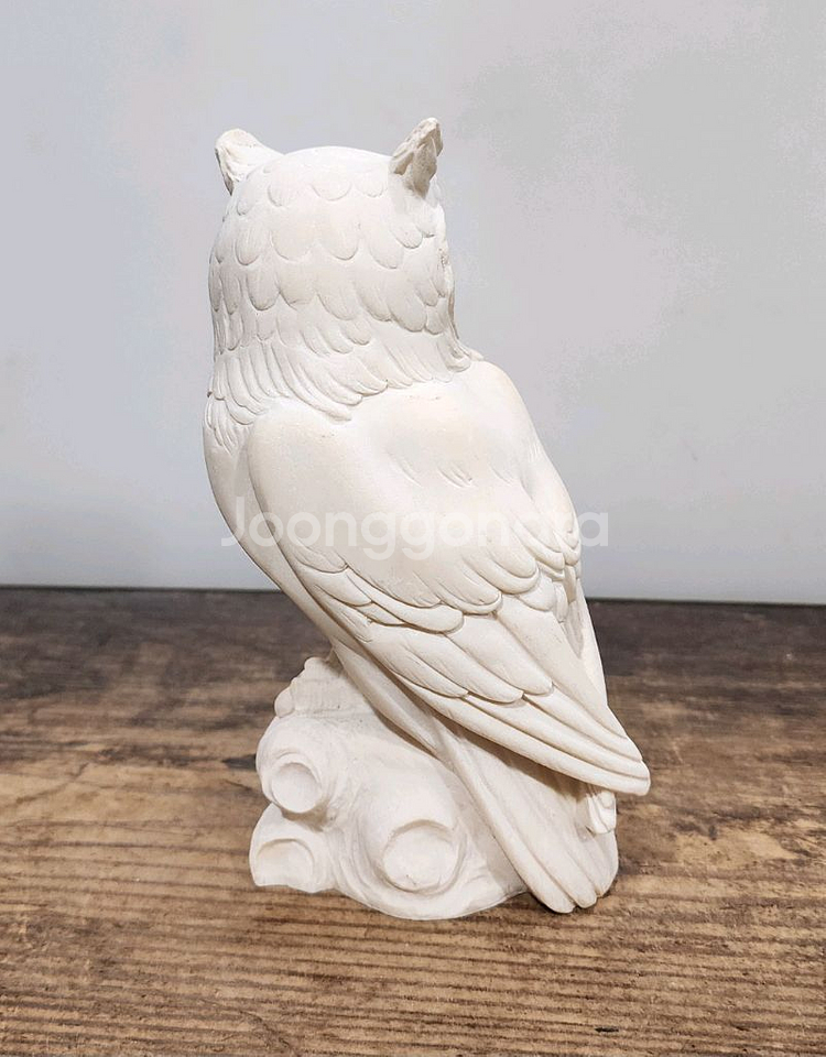 부엉이 조각품.--2