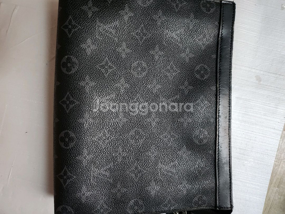 루이비통 모노그램 클러치백 하자있음--0