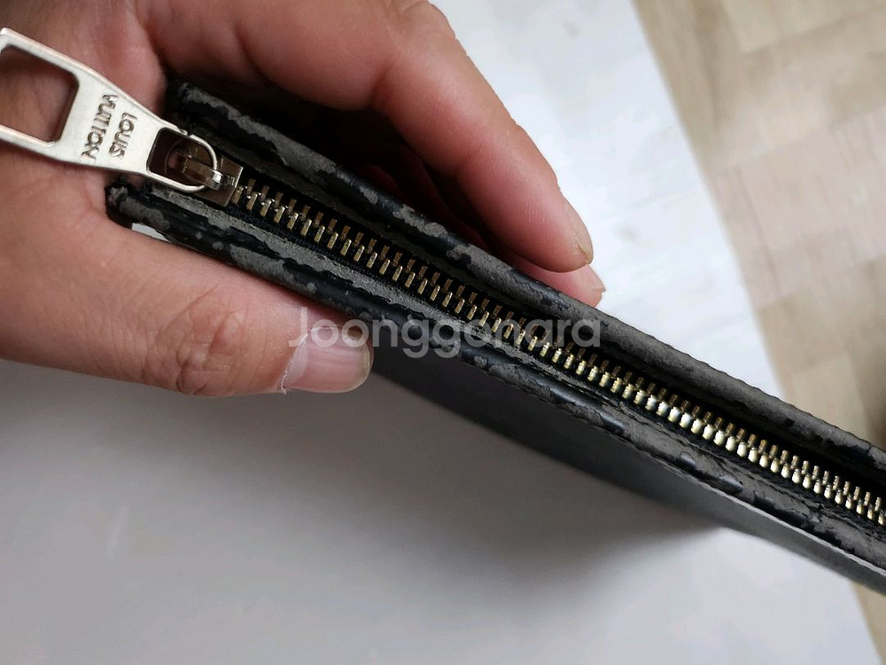 루이비통 모노그램 클러치백 하자있음--2