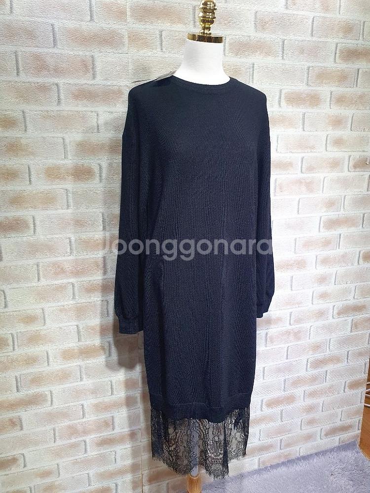 택부착 318,000 시슬리 레이스 배색 울니트 원피스--0