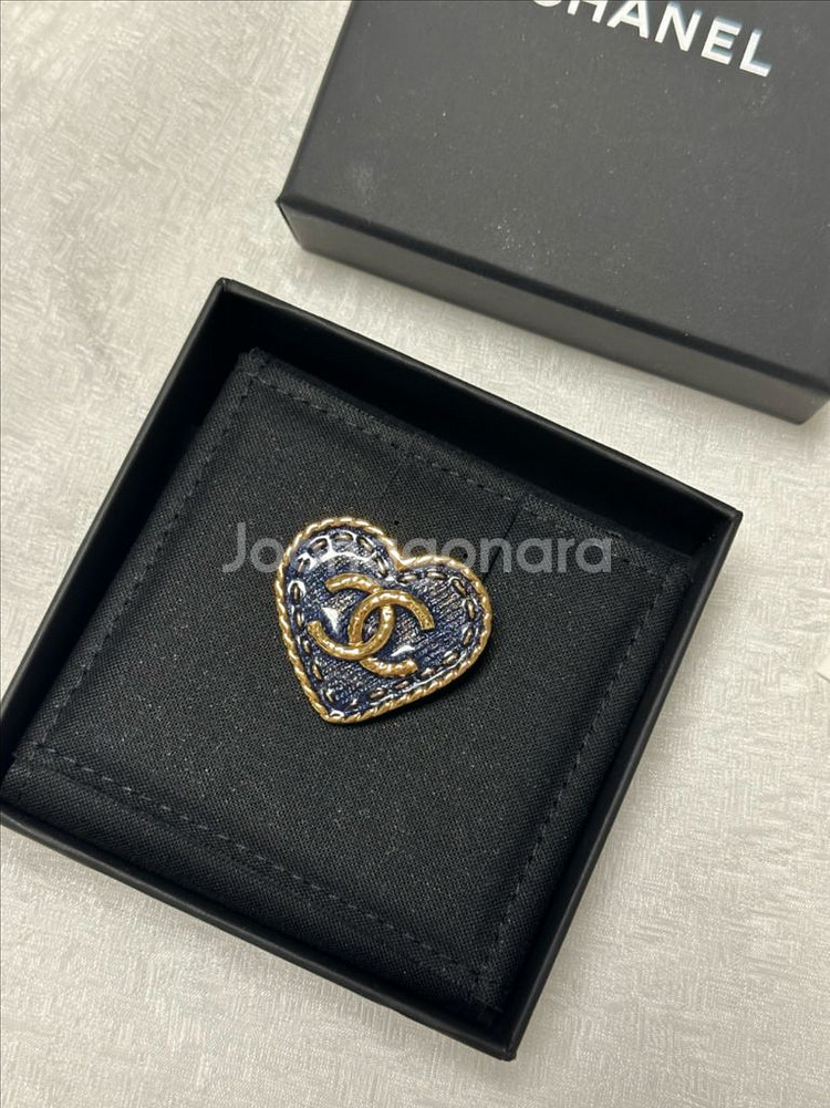 샤넬 블루진 데님 CC로고 하트 브로치--1