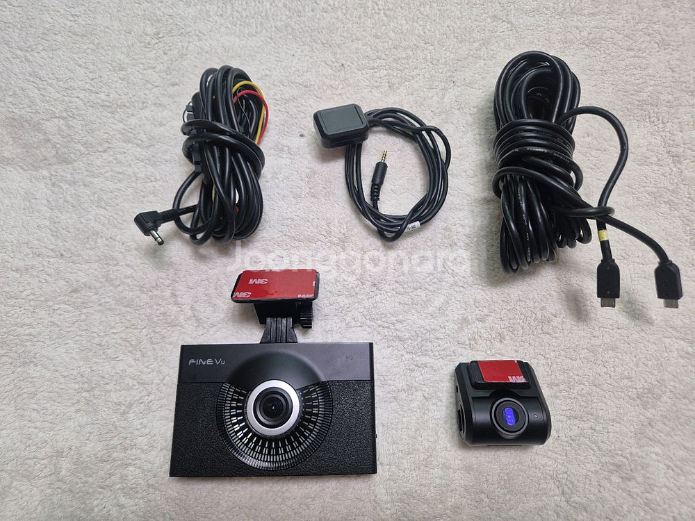 파인뷰 X300 2채널 32GB 블랙박스 판매합니다--0