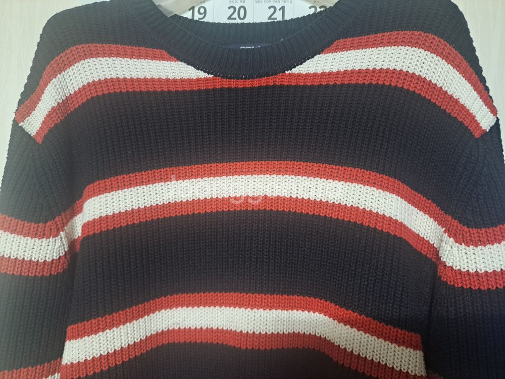 L/100)스파오 스트라이프 스웨터--1