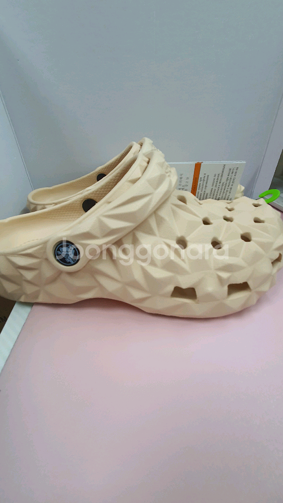 크록스 샌드/베이지 다이아몬드 클로그--0