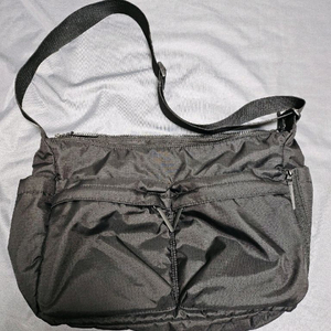 유니클로 멀티포켓 숄더백 새상품