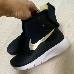 나이키 키즈 부츠 200