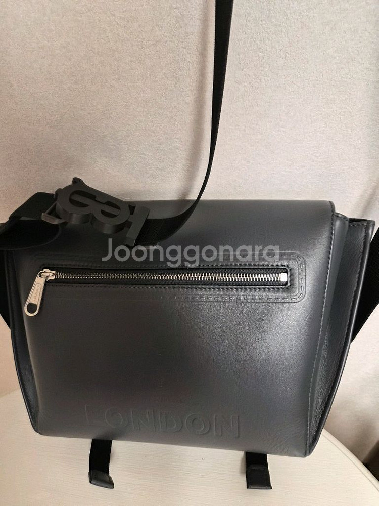 *남여공용*버버리 레더 크로스백 정품--2