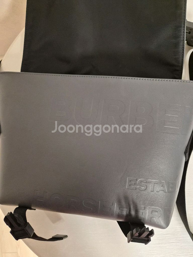 *남여공용*버버리 레더 크로스백 정품--1