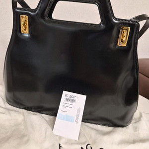 페라가모 완다백 블랙 미듐 새상품