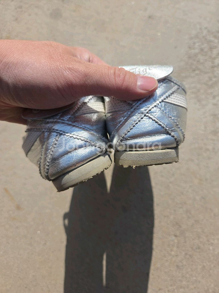 오니츠카 타이거 실버 스니커즈 245--2