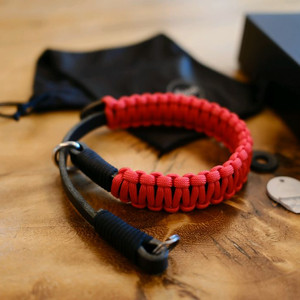 라이카 정품 파라코드 핸드 스트랩 블랙/레드