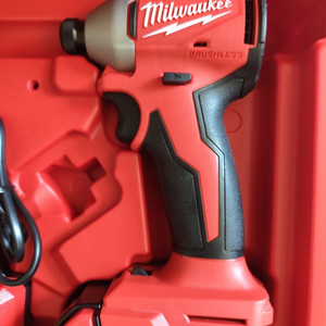 밀워키 드릴 밀워키 M18 임팩드라이버