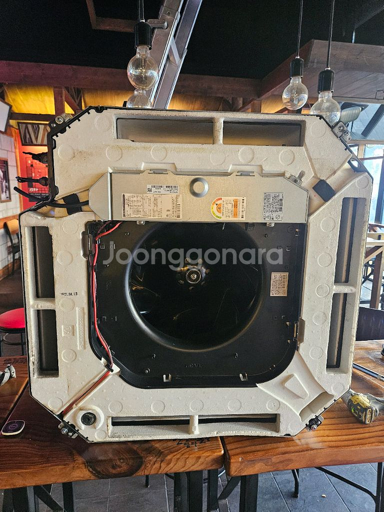 엘지30평 천장형 냉난방기2대 팝니다--2