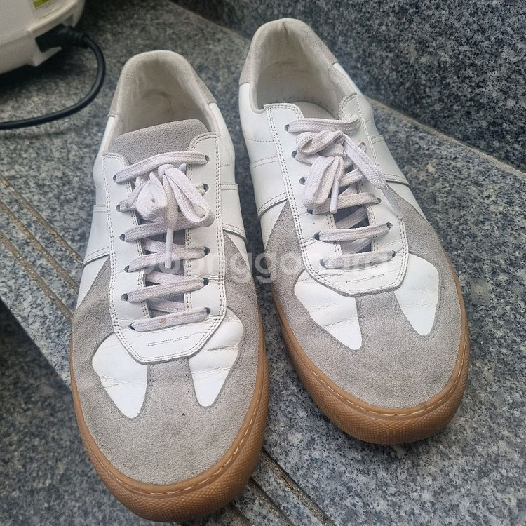 바나나핏 스니커즈 사이즈 260 팝니다--0