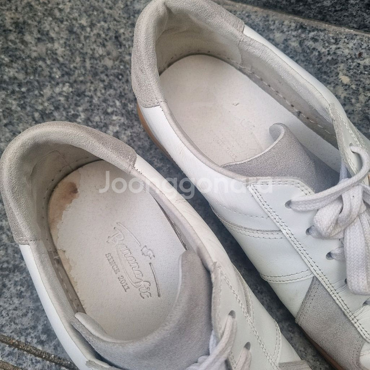 바나나핏 스니커즈 사이즈 260 팝니다--2