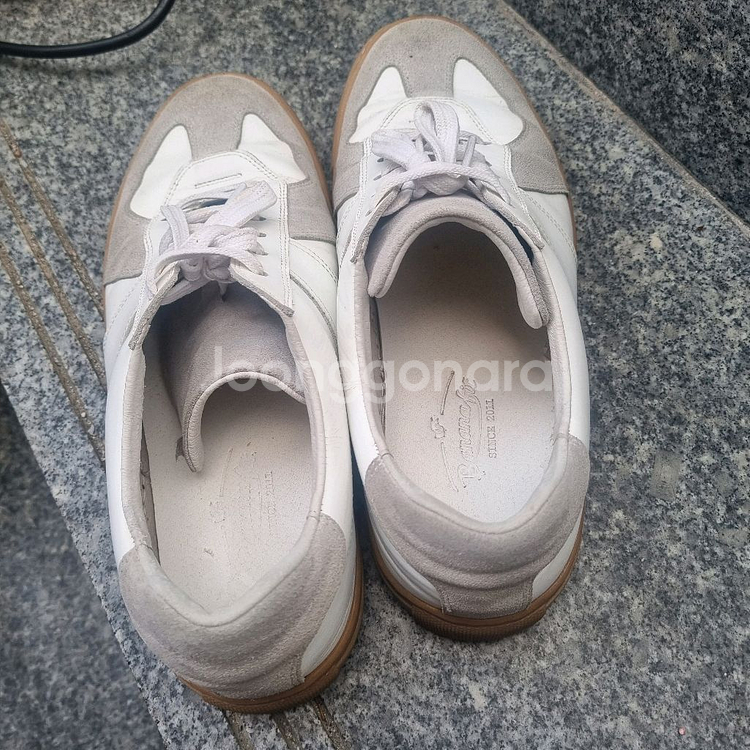 바나나핏 스니커즈 사이즈 260 팝니다--3