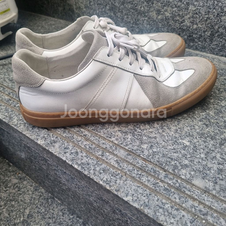 바나나핏 스니커즈 사이즈 260 팝니다--4