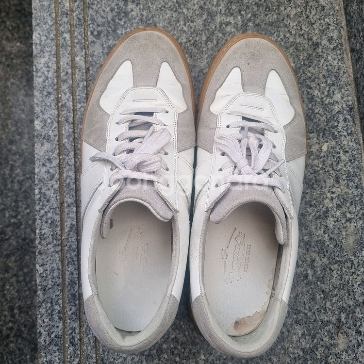 바나나핏 스니커즈 사이즈 260 팝니다--5