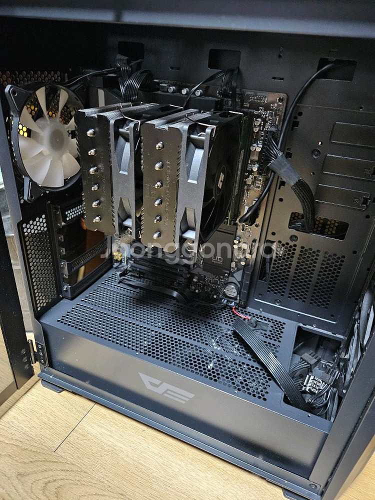 13700K 5070ti 게이밍 본체 팝니다.--0