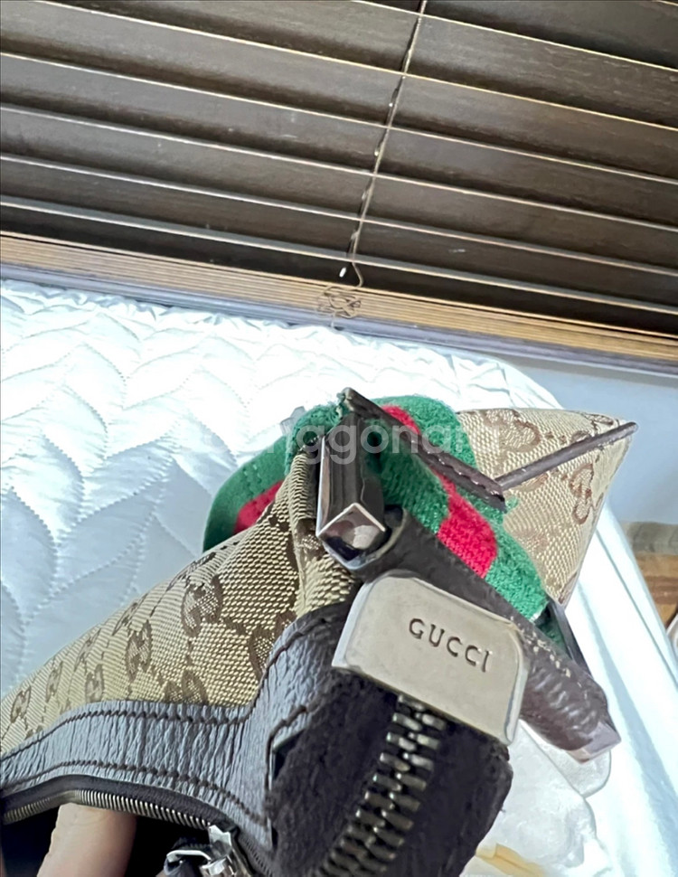 구찌 GG 캔버스 벨트백--2