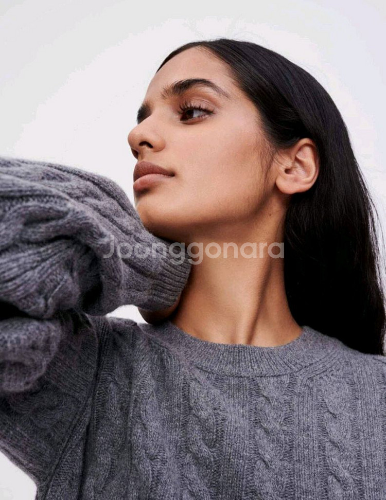 (새상품)마쥬 크롭 케이블 니트 1사이즈--1