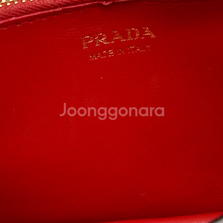 프라다 블랙 사피아노 럭스 금장 레터링 로고 체인 WOC 클러치 크로스백 (내장칩) / 1BP023--3