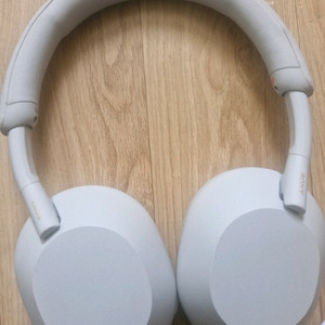 소니 WH-1000XM5 크림색 헤드폰