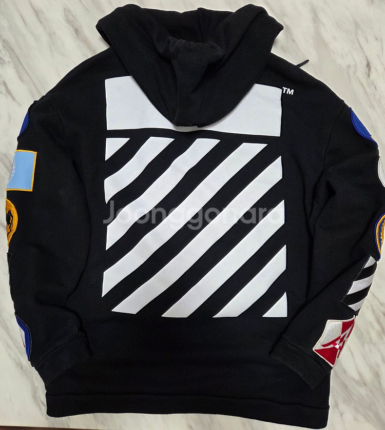 오프화이트 멀티 패치 오버핏 후드집업--1