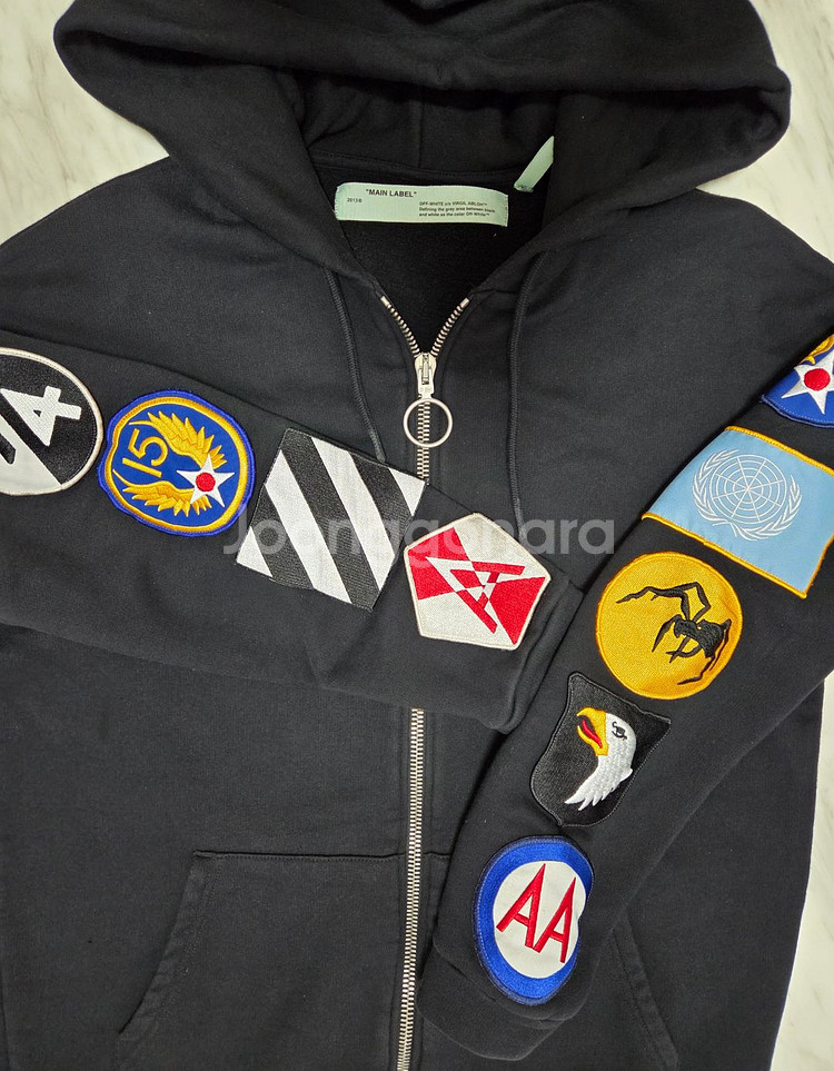 오프화이트 멀티 패치 오버핏 후드집업--2