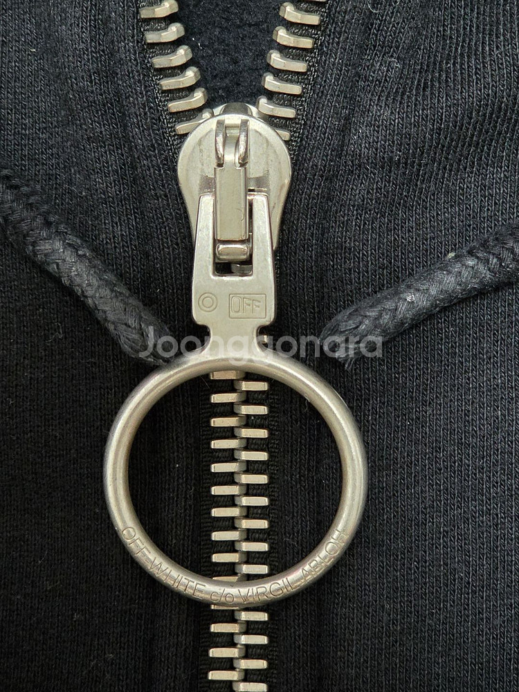 오프화이트 멀티 패치 오버핏 후드집업--3