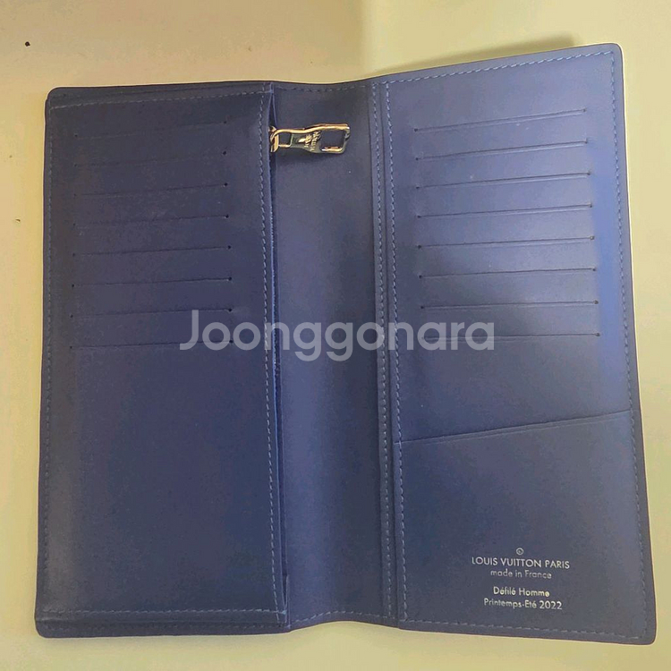 루이비통시즌 한정판 장지갑--2