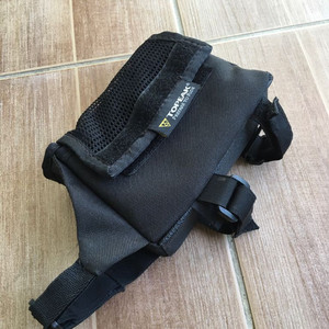 자전거용 탑튜브가방. 안장가방. 시트백. 각 5천원~1만원 사이.