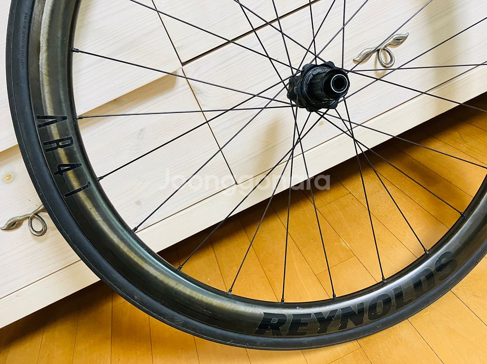레이놀즈 AR41. 카본 리어휠. 디스크브레이크 로드용, 시마노바디, 액슬방식, 센터락 방식입니다.--1